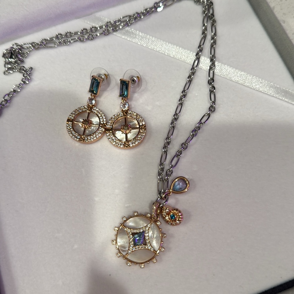 Atlantis bomb party set of earrings and necklace